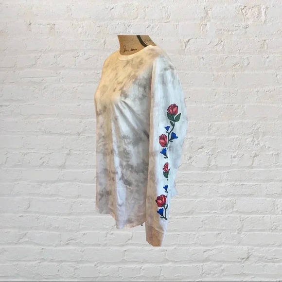 Hollister Curved Hem Tee - Picture 2 of 5